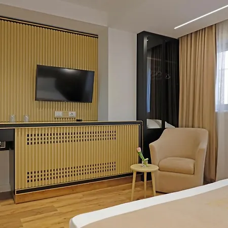 מלון Tirana 4*